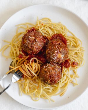 3 meatballs on spaghetti