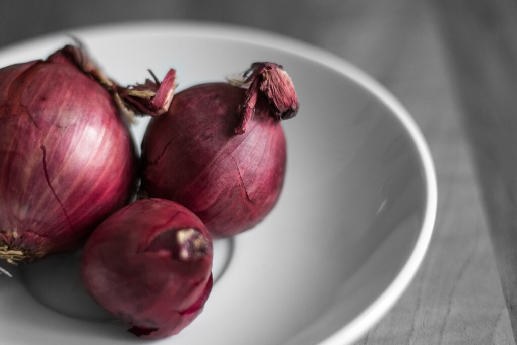 A Shallot Substitute: Two Options You Probably Have In Your Pantry