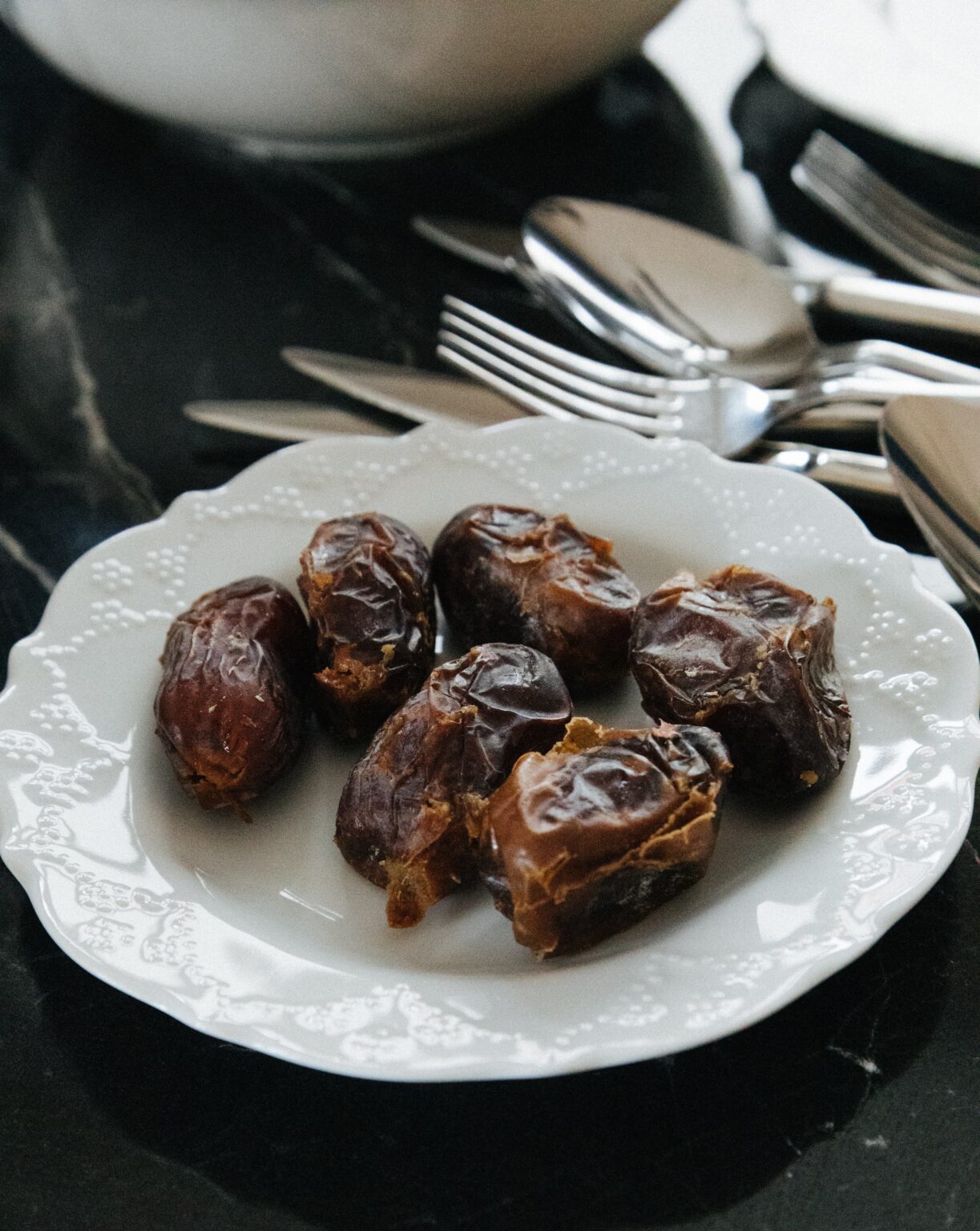 Dates Benefits for Skin and Ideas on How to Eat Them MAY EIGHTY FIVE